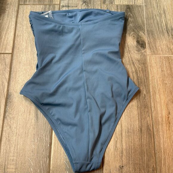 NWT Woman’s Shirred Ribbed Bandeau Cheeky One-Piece Swimsuit Blue Medium - Picture 13 of 15